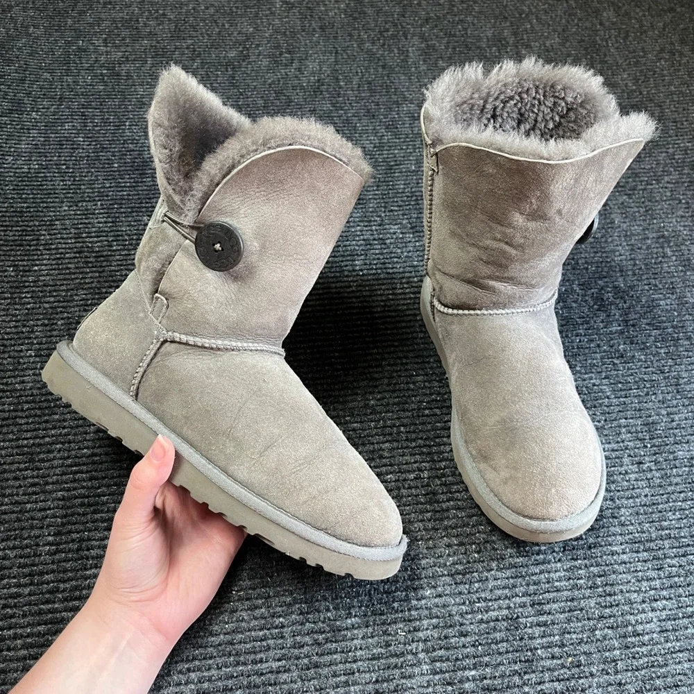 UGG Bailey Button Boots Womens Size 7 Grey Suede Shearling fur Mid Calf 5803